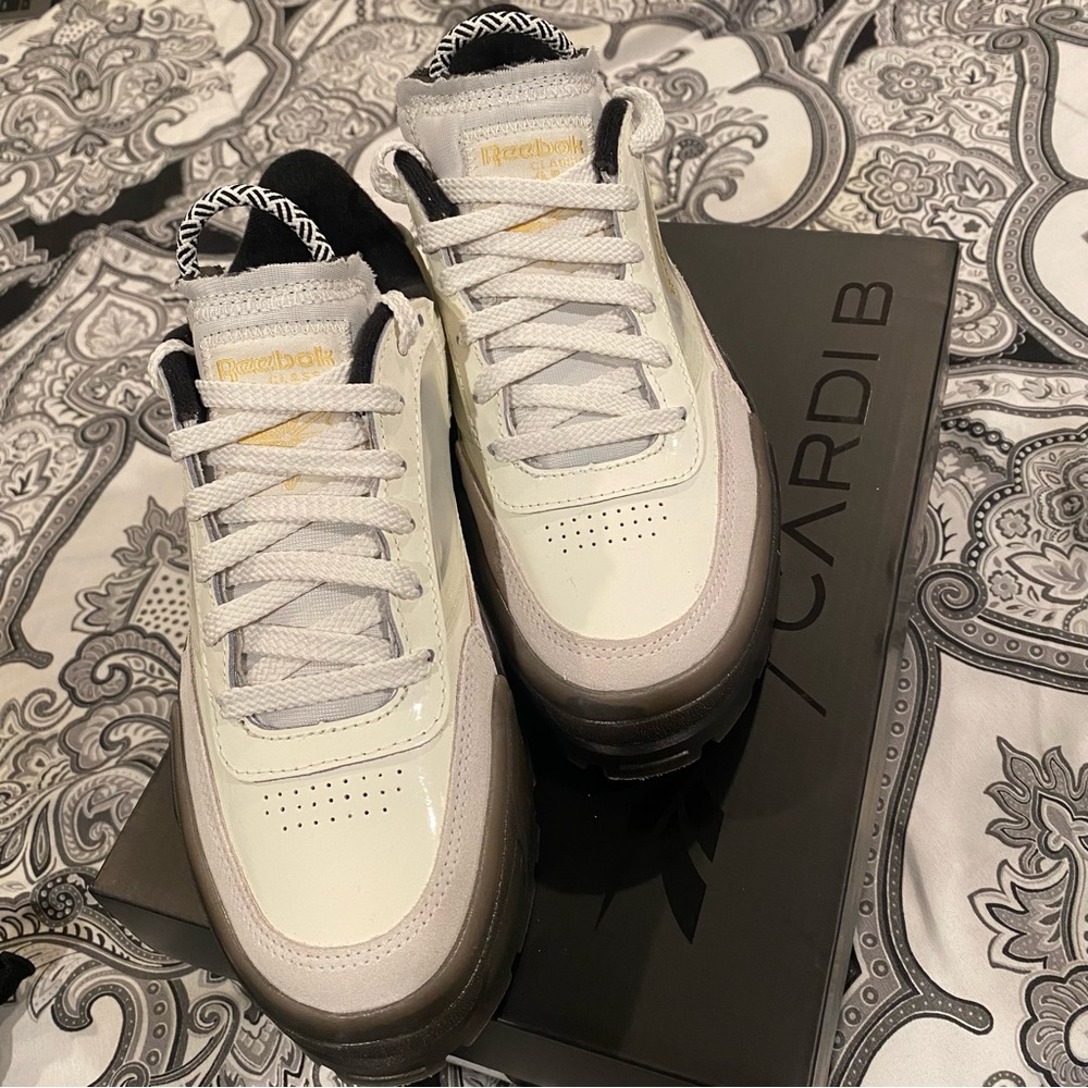 Cardi B x Reebok - Picture 5 of 12